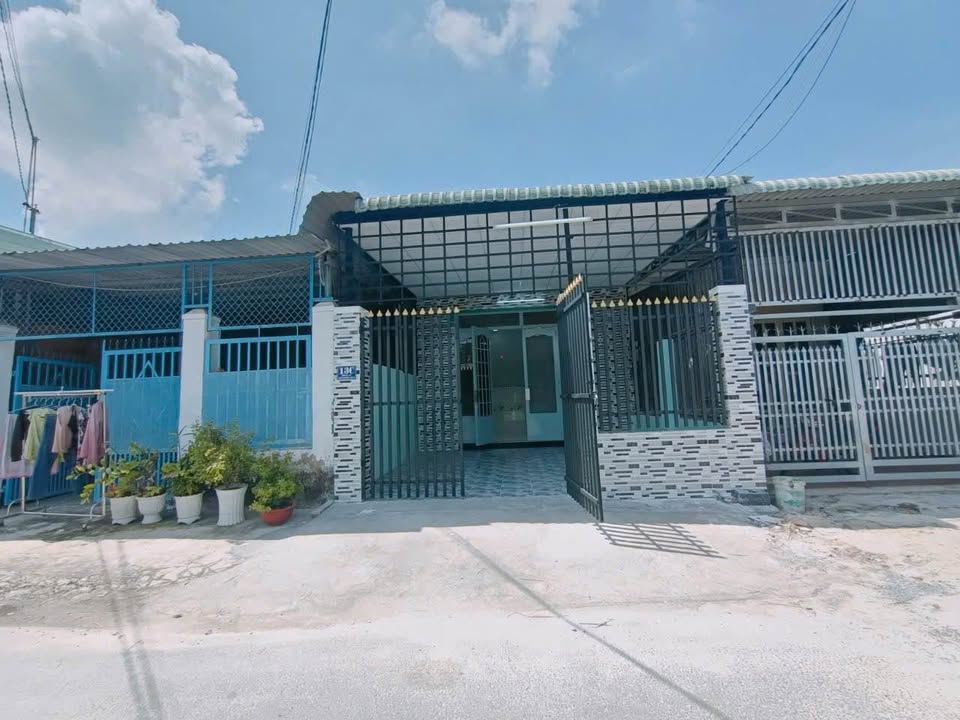 Nhà riêng Tân Thạnh Đông Củ Chi 95m² giá 2.65 tỷ - Sân đậu xe hơi rộng rãi!
