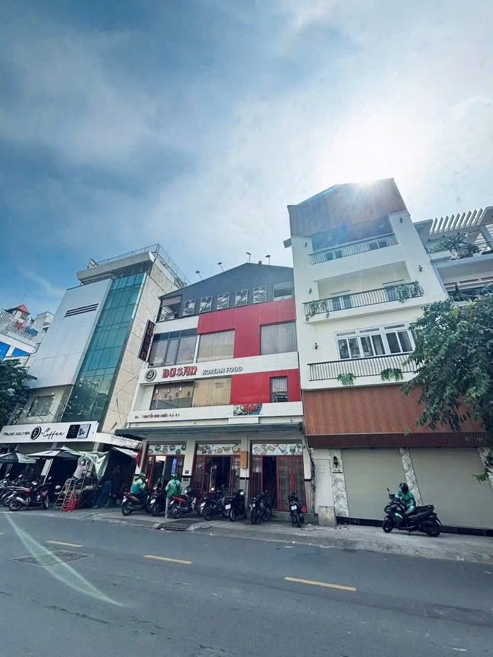 Bán gấp FrontHouse mặt tiền Nguyễn Đình Chiểu Quận 3 - Diện tích 51.8m² giá 36 tỷ!