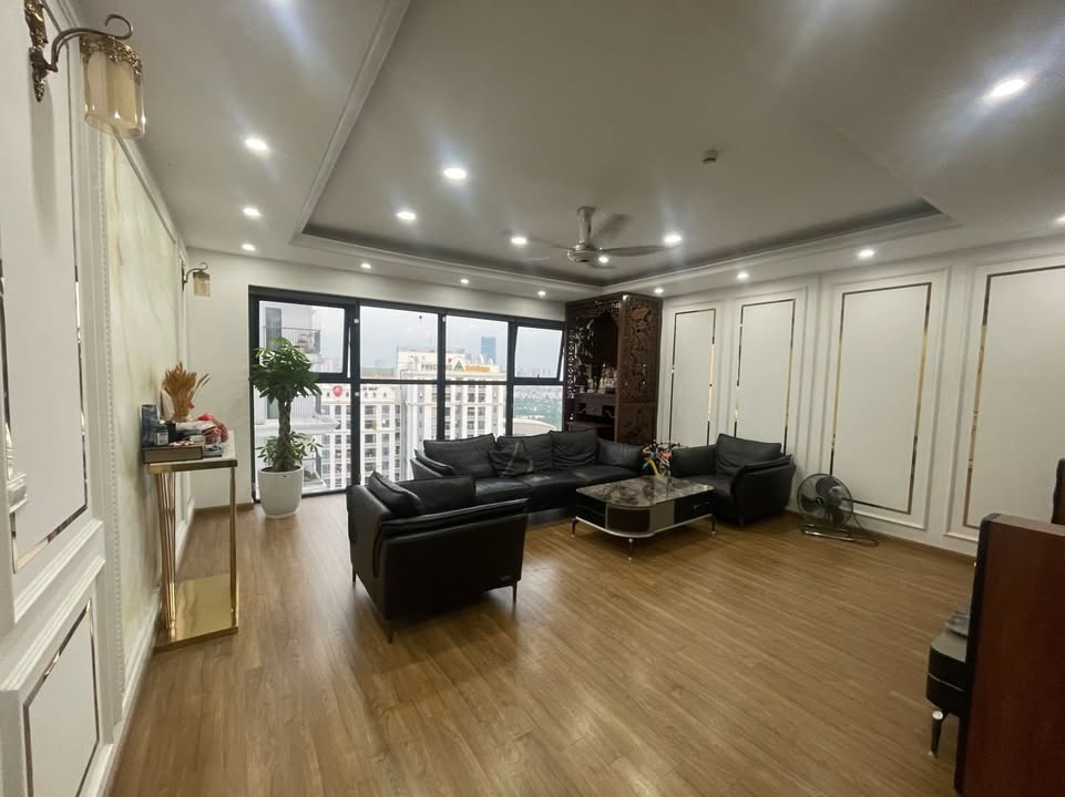 Chung cư 34T Trung Hòa 160m² giá 23 triệu - Đầy đủ nội thất, sẵn sàng vào ở!