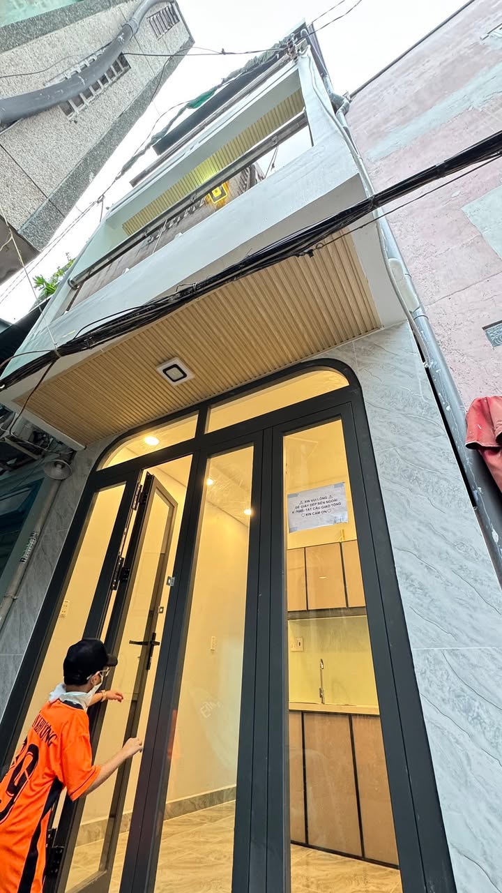 Nhà 3 Tầng Đẹp 37 Đoàn Như Hài, Quận 4, 11m² giá 2.579 tỷ - Sẵn sàng vào ở ngay!