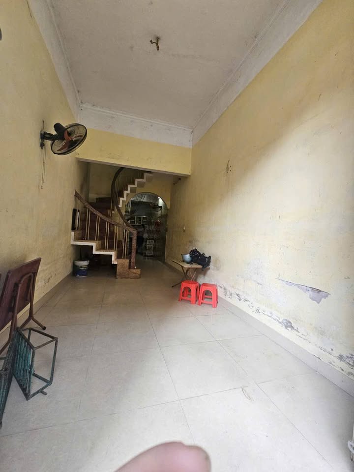 Nhà mặt đường Hàng Thao, 30m² giá 3 tỷ - Kinh doanh thuận lợi!