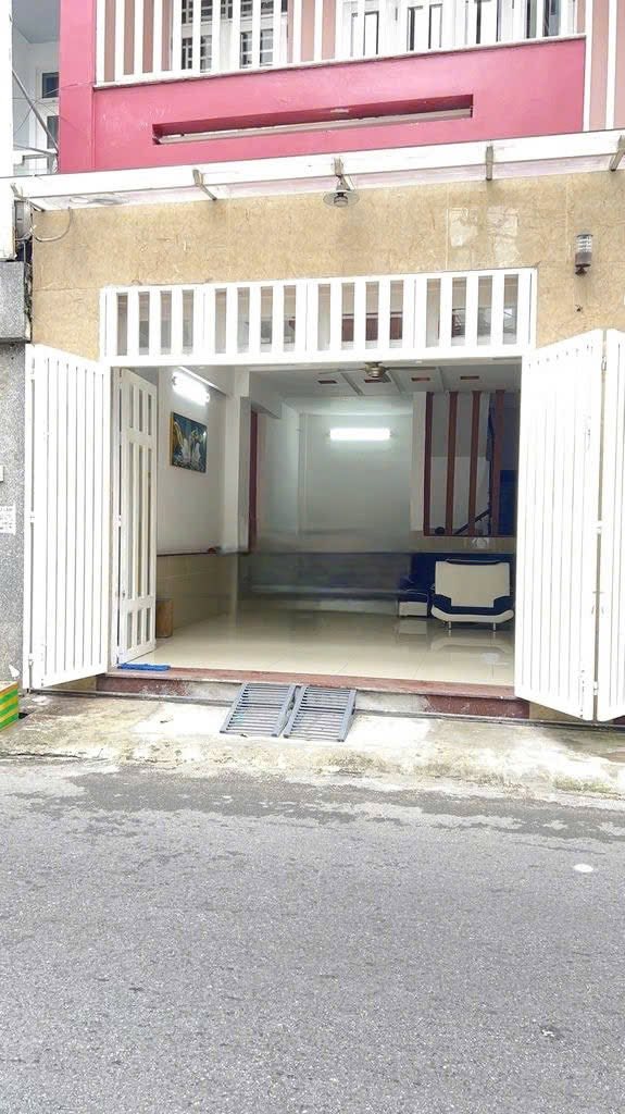 Nhà cho thuê nguyên căn tại Phú Nhuận, 50m² giá 27 triệu - Full nội thất sang trọng!