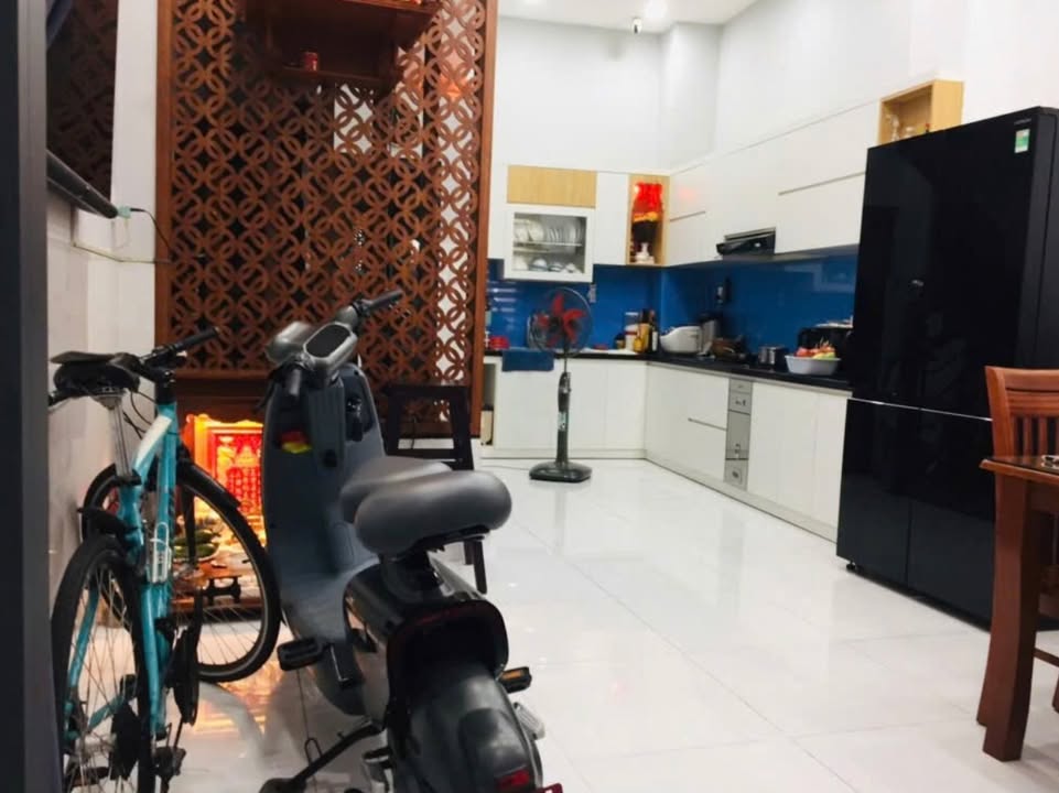 Nhà bán tại Cách Mạng Tháng 8, Quận 3 - Diện tích 105m², giá thỏa thuận!