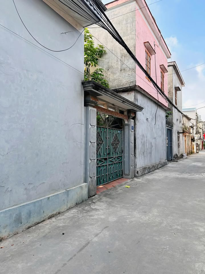 Nhà riêng Đông Hưng 101m² giá 2.8 tỷ - Ô tô đỗ cửa, tiện ích đầy đủ!