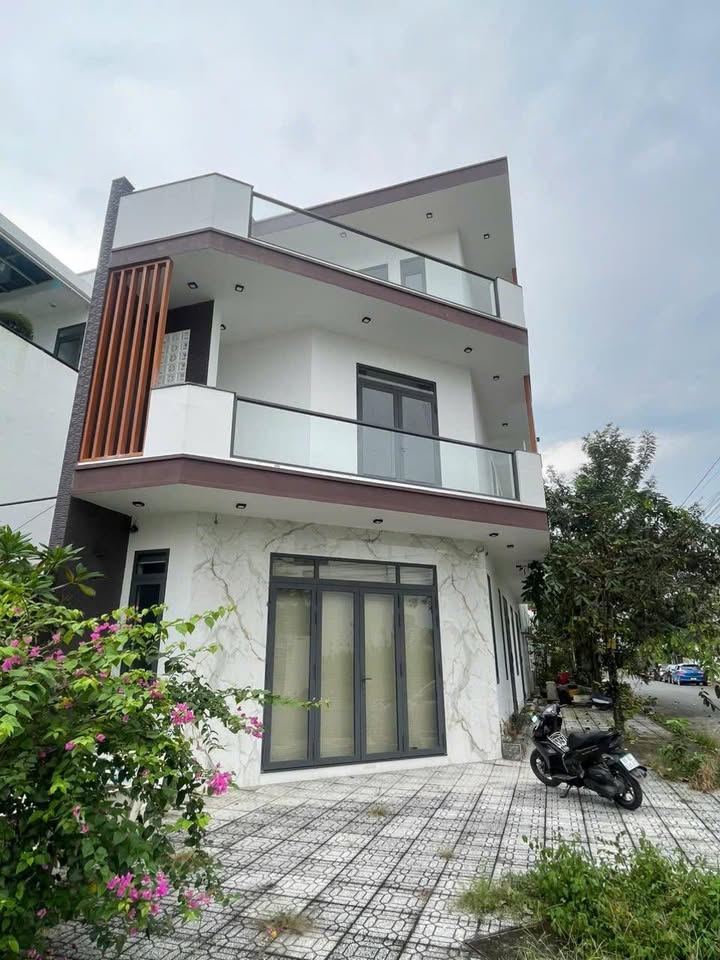 Nhà góc 2 mặt tiền B9 KDC Phú An 80m² giá 5.6 tỷ - Sẵn sàng vào ở!