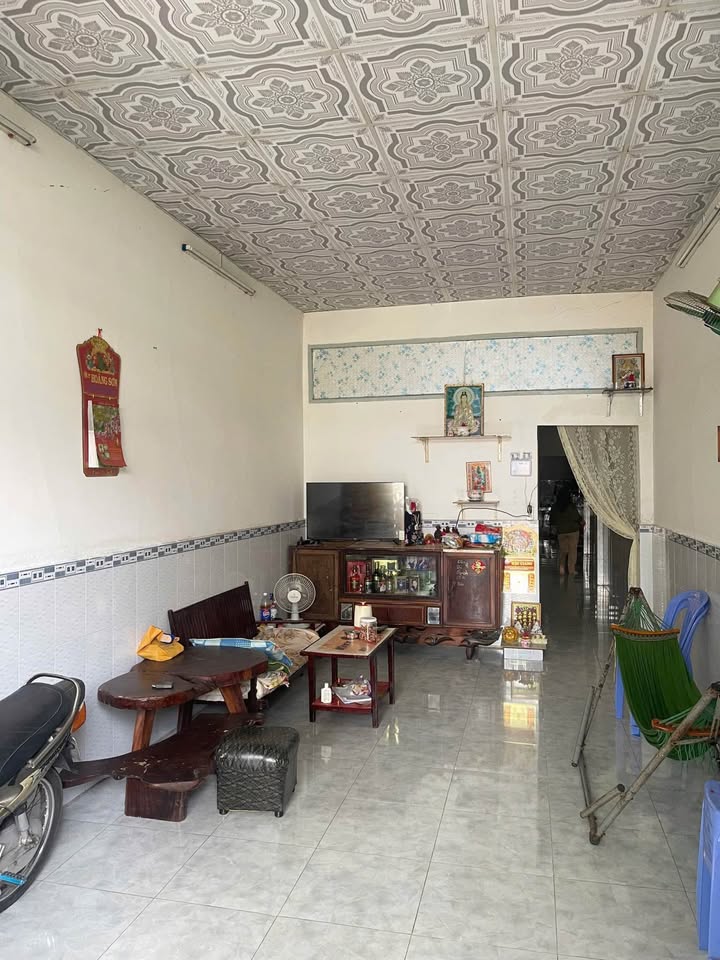 Nhà bán Hẻm 557 Trần Quang Diệu, 112m² giá 2 tỷ - Kết cấu hợp lý, tiện nghi đầy đủ!