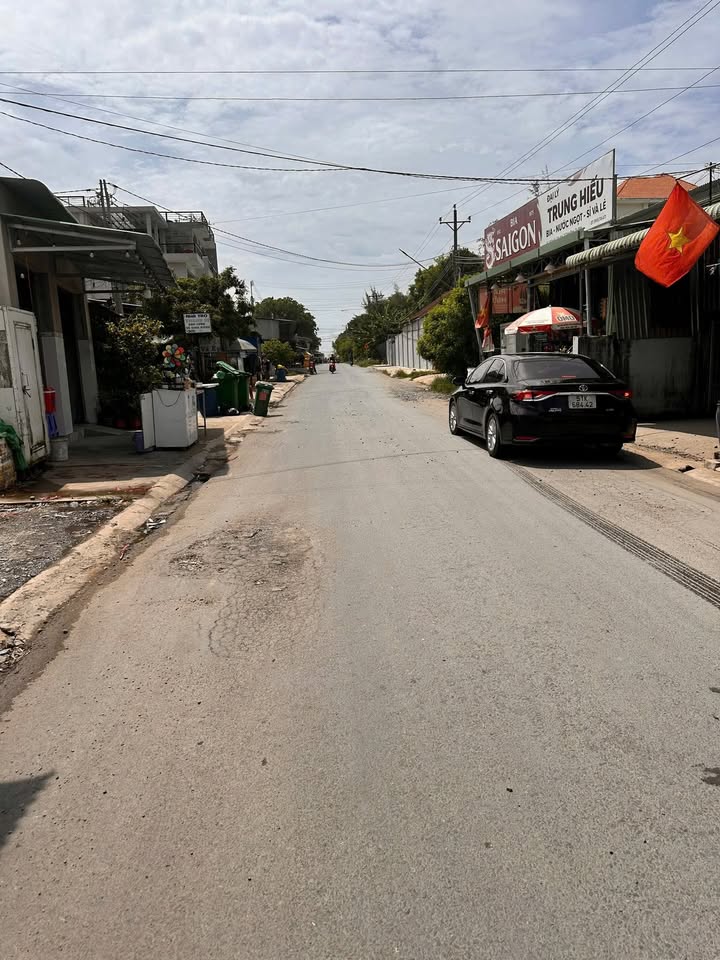 Nhà mặt tiền đường Tha La, An Hòa 200m² giá 2.5 tỷ - Mở rộng kinh doanh ngay!