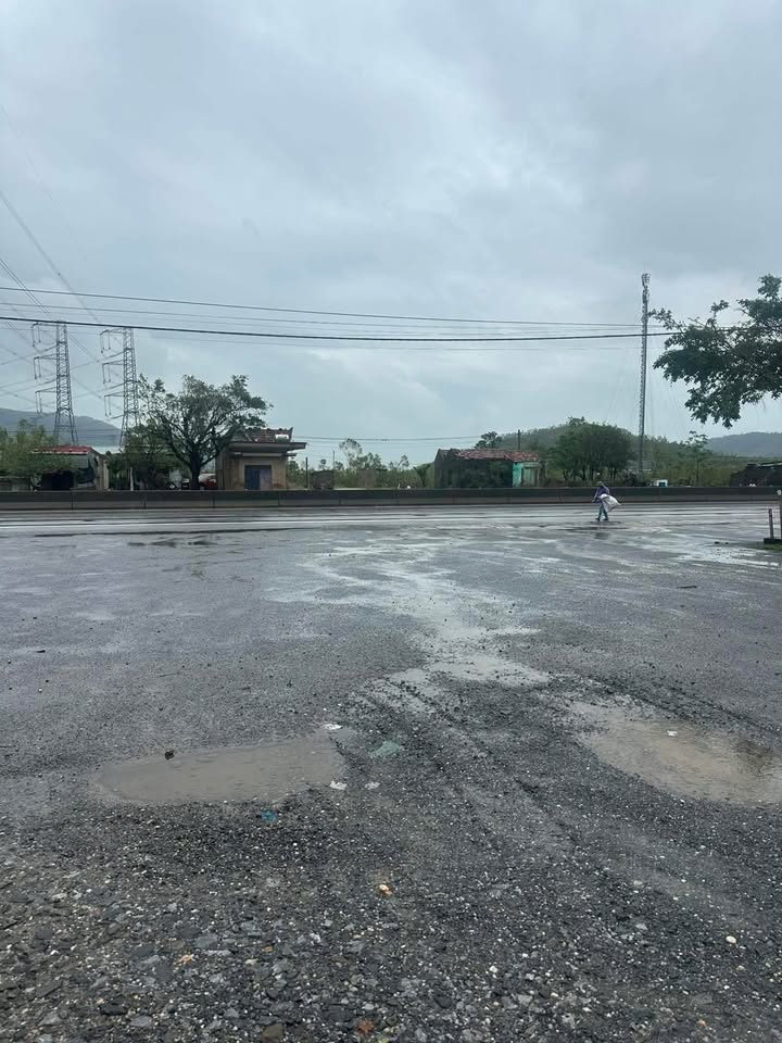 Đất mặt tiền Quốc lộ 1A, Quảng Trạch, 186m² - Giá thỏa thuận hấp dẫn!