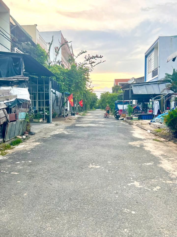 Nhà mặt tiền sát biển Xuân Thiều Đà Nẵng 74m² giá 5.5 tỷ - Cơ hội đầu tư sinh lời!