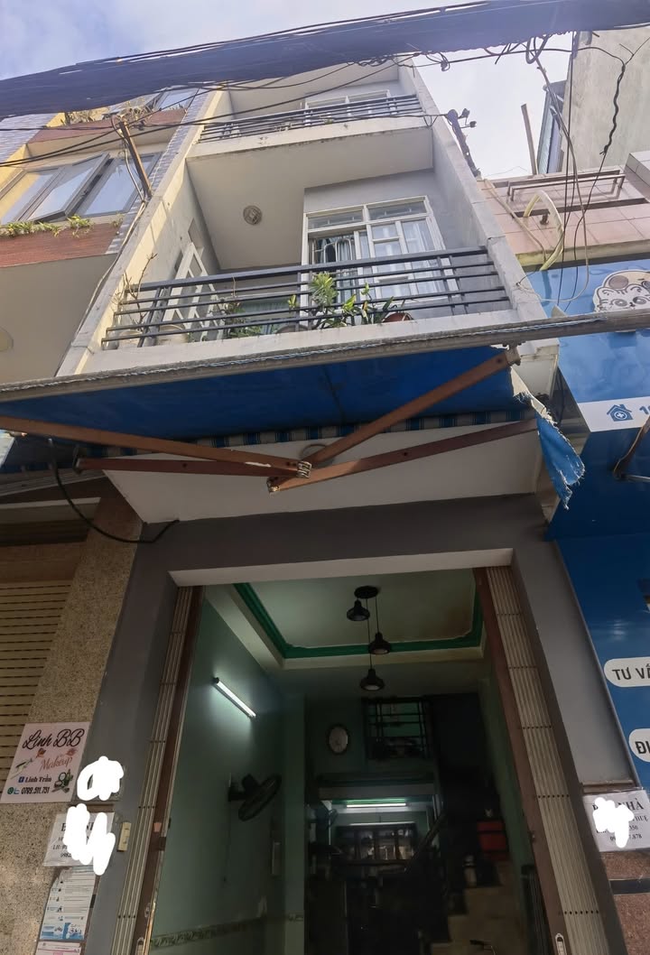 Nhà mặt tiền đường Nguyễn Huệ, Quy Nhơn 27m² giá 5 tỷ - Thiết kế 3 tầng đẹp, tiện kinh doanh!