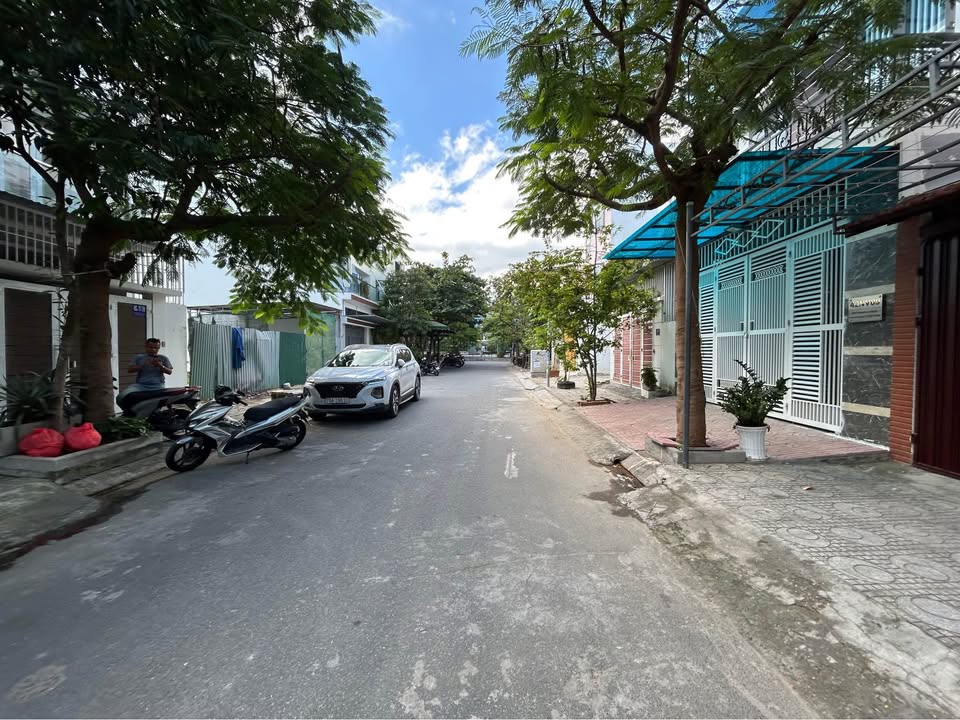 Bán nhà 3 tầng mặt đường Trần Tử Bình, Phước Long A, Nha Trang - Sổ hồng hoàn công chỉ 8.3 tỷ!