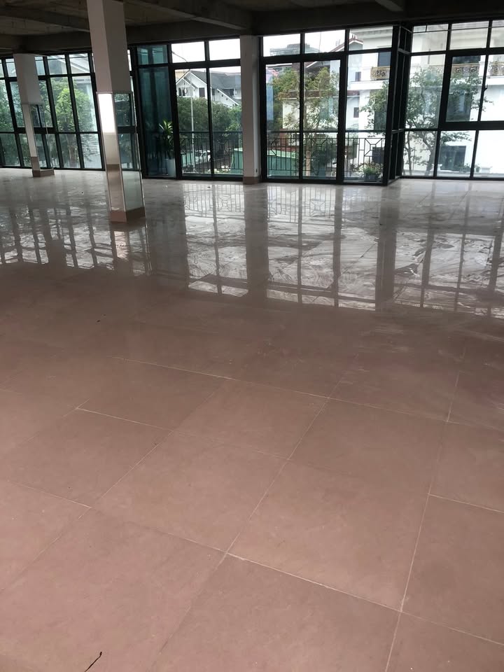 Cho thuê văn phòng tầng 2 đường Duy Tân - Diện tích 200m², giá thỏa thuận!