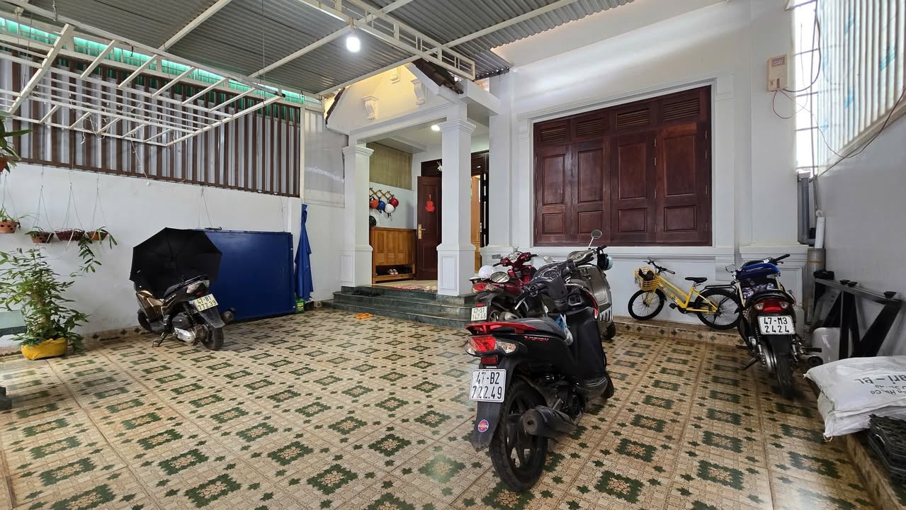 Nhà đẹp hẻm Ngô Gia Tự, Buôn Ma Thuột 179m² giá 13.7 tỷ - Mái thái sang trọng!