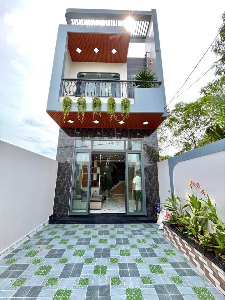 Nhà Phố Mặt Tiền Phạm Thị Hớn, Cần Giuộc 112m² giá 3.35 tỷ - Full Nội Thất, Sẵn Sàng Vào Ở!