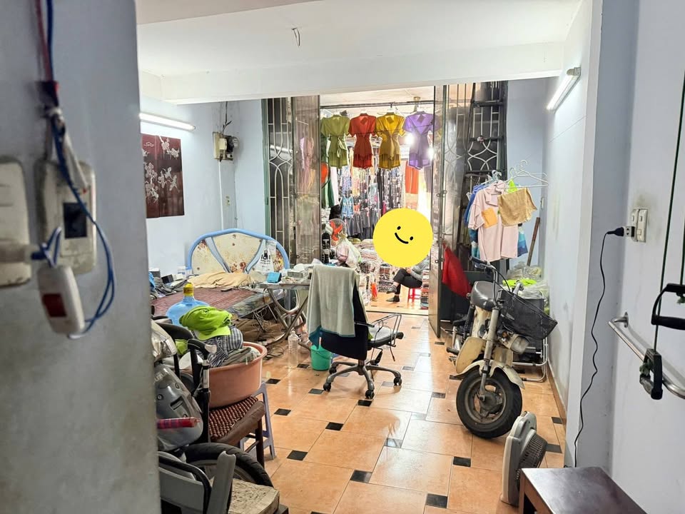 Nhà mặt tiền Lạc Long Quân, Quận Tân Bình 56m² giá 10.5 tỷ - Kinh doanh thuận lợi!