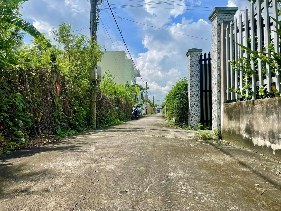 Đất nền đẹp 300m² tại Long Thuận, Gò Công - Giá 1.8 tỷ, sổ đỏ chính chủ!