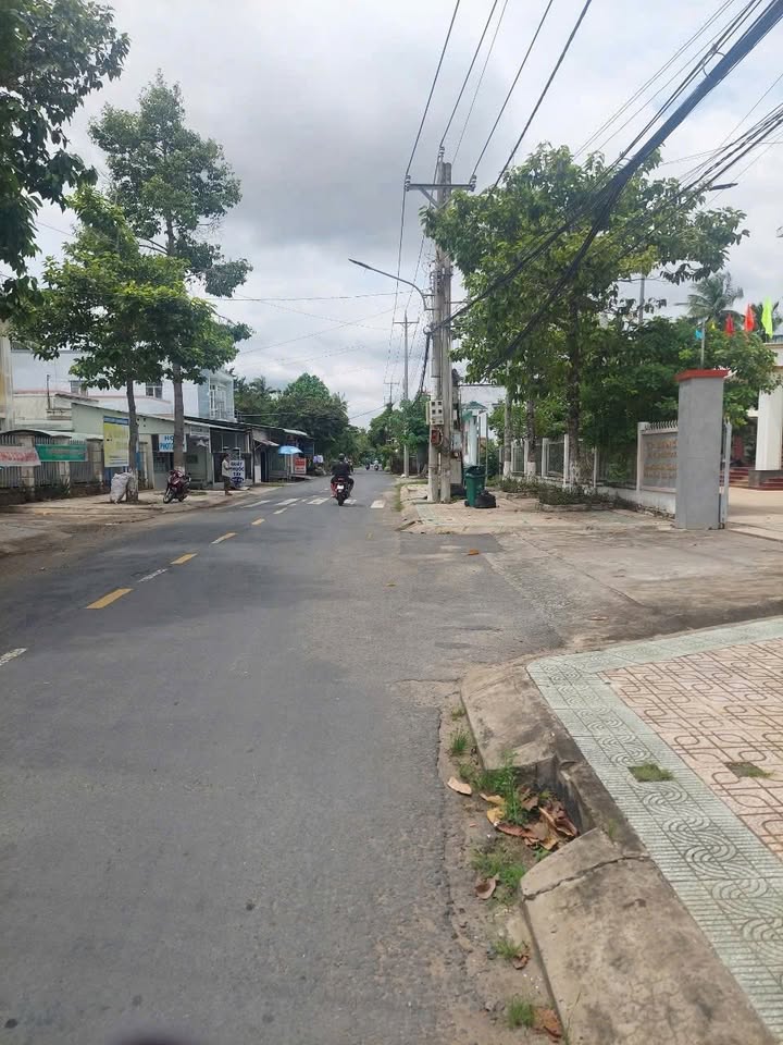 Đất Bến Tre 362m² giá 1.2 tỷ - Mặt tiền đường Võ Văn Khánh, xe hơi vào tận nơi!