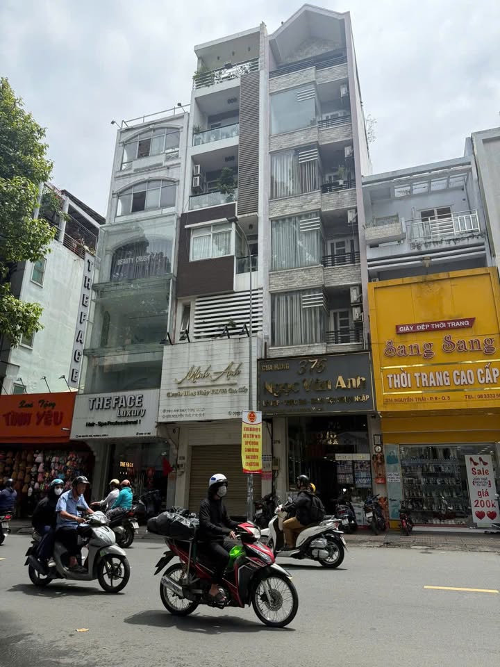 Nhà mặt tiền Nguyễn Trãi, Quận 5, 66.8m² giá 39 tỷ - Đầu tư sinh lời cao!