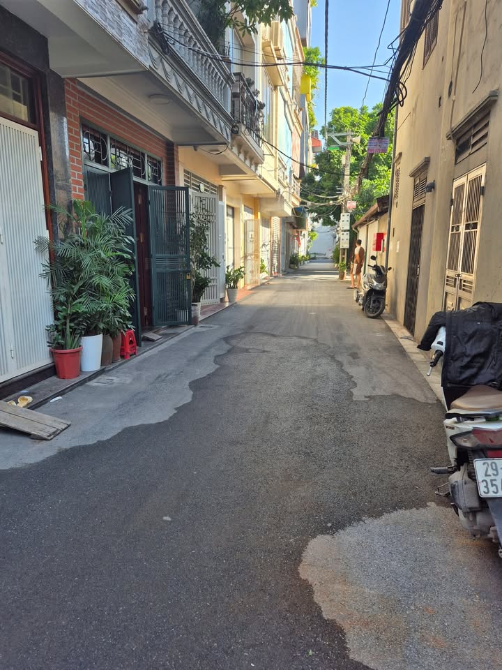 Căn hộ tập thể Thượng Thanh 44m² giá 1.8 tỷ - Vị trí đẹp, tiện nghi!