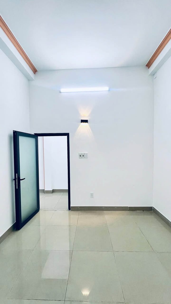 Nhà 2 tầng Phú Lợi Thủ Dầu Một 85m² giá chỉ 2 tỷ - Kiến trúc kiên cố, sẵn sàng vào ở!