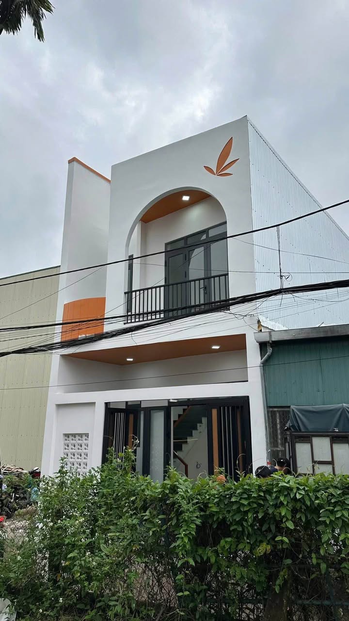 Nhà phố 2 tầng Hẻm 180 Hoàng Hoa Thám 106m² giá 1 tỷ - Thiết kế hiện đại, ô tô vào tận nơi!