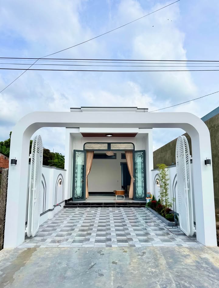 Nhà hiện đại KP Trường An, P. Long Hoa, 127m² giá 1.39 tỷ - Giao thông thuận tiện!