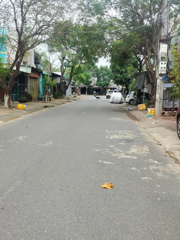 Bán gấp FrontHouse mặt tiền Lý Chiêu Hoàng 110m² - Hướng Đông thoáng mát!