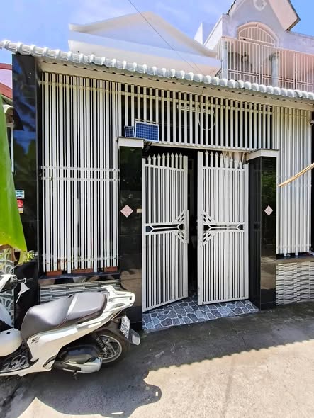 Nhà phố đường Đoàn Thị Nghiệp, Mỹ Tho 100m² giá 2.3 tỷ - Ô tô vào tận cửa!