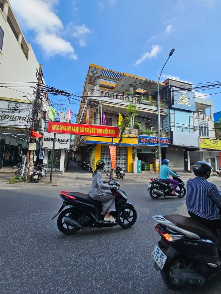 Bán gấp FrontHouse 136m² đường Lê Lợi, Hải Phòng - Vị trí đắc địa, giá tốt!