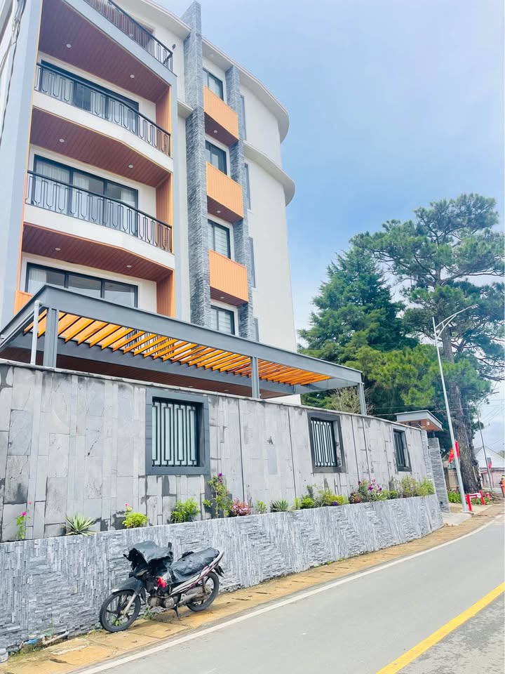 Khách sạn 9 phòng mặt tiền Ngô Tất Tố, Đà Lạt 120m² - Đầu tư sinh lời ngay!