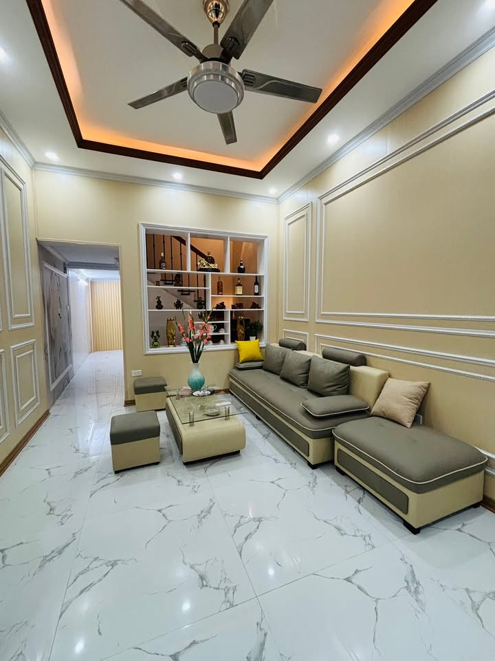 Nhà Tân Mai 40m² giá 9 tỷ - Ngõ nông ô tô tránh, an ninh tuyệt đối!