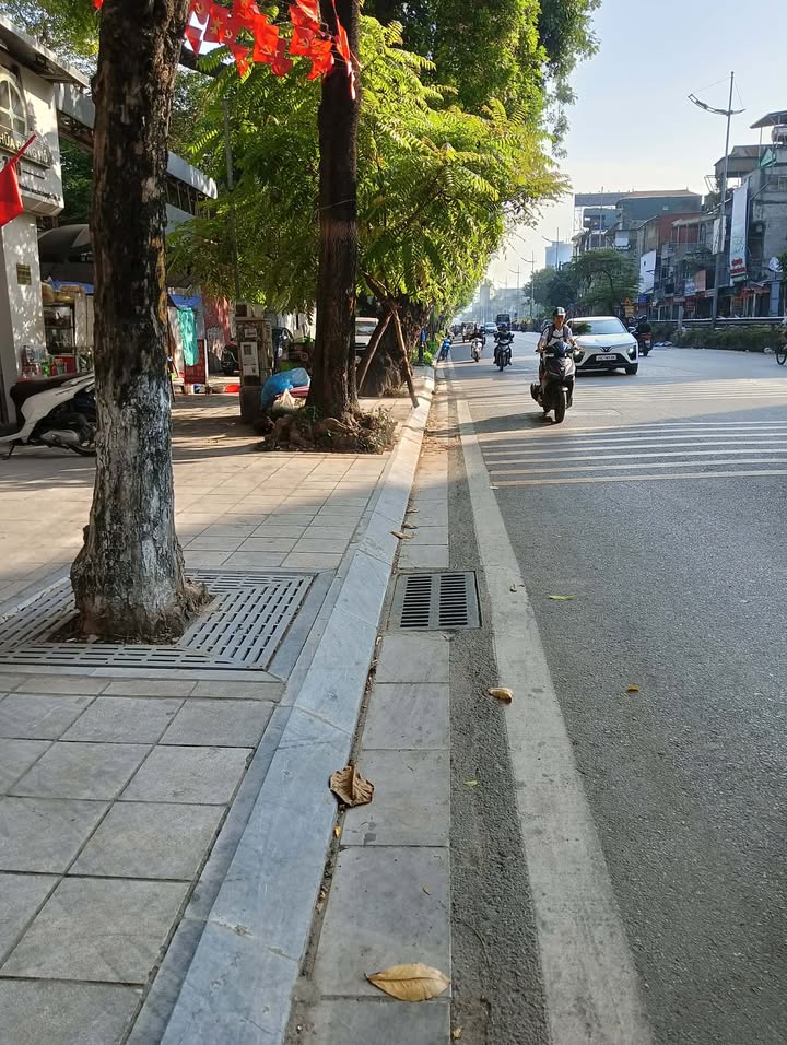 Nhà mặt phố Lê Duẩn 18m² giá 5.7 tỷ - Cơ hội đầu tư sinh lời!