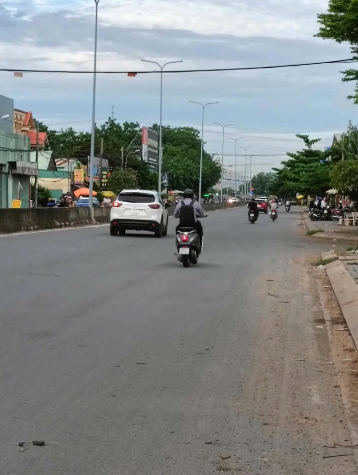 Cho thuê mặt bằng mặt tiền Phước Long B, Thủ Đức 240m² - Kinh doanh sầm uất!