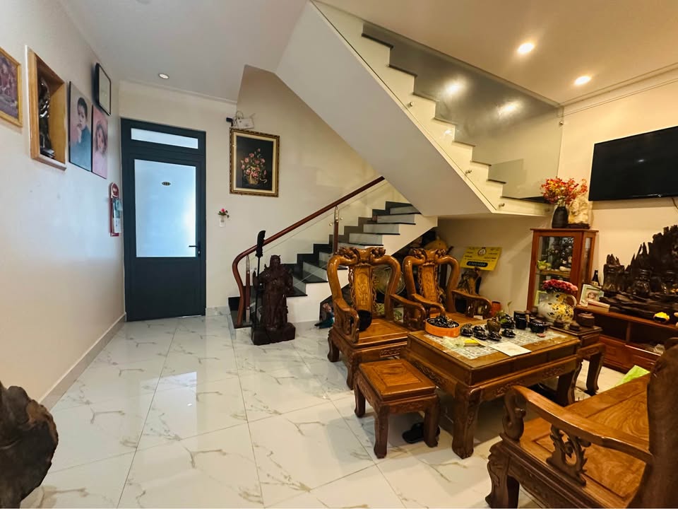 Nhà phố kinh doanh Đà Lạt 84m² giá 9 tỷ - Dòng tiền ổn định, ngay trung tâm!