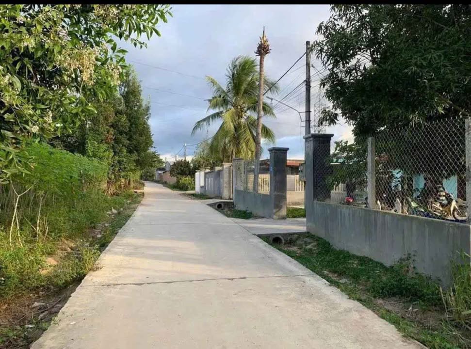 Đất nền Trần Quốc Hoàn, Kon Tum 340m² giá 700 triệu - Khu dân cư sầm uất!