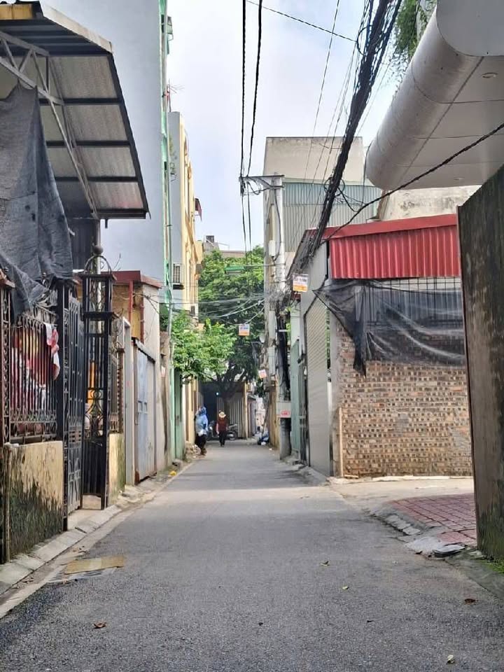 Bán đất tặng nhà 4 tầng Trâu Quỳ 92m² giá 12 tỷ - Gần Đại Học Nông Nghiệp!