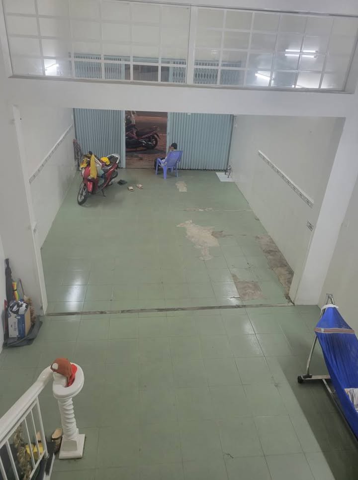 Nhà nguyên căn mặt tiền đường Trần Xuân Soạn, Quận 7 - 100m² giá 40 triệu, lý tưởng làm văn phòng hoặc spa!