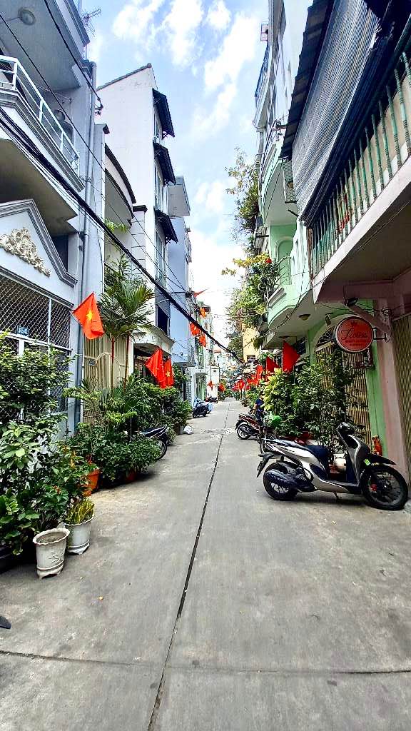 FrontHouse Trần Hưng Đạo Q1 32m² giá 8.5 tỷ - Hẻm ô tô thông thoáng!