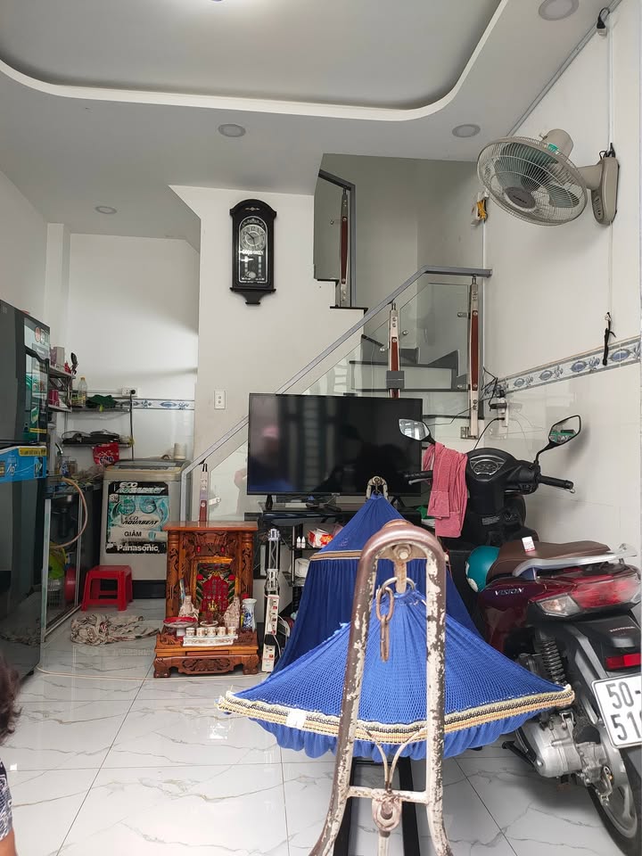 Nhà bán đường Lê Trọng Tấn, Bình Tân 20m² - Giá chỉ 950 triệu, gần chợ!