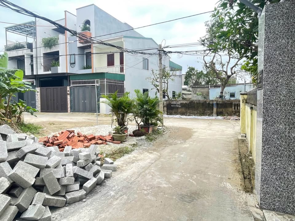 Đất nền Khối Yên Duệ, P Đông Vĩnh 98,8m² giá 3,1 tỷ - Vị trí đẹp, tiện ích xung quanh!