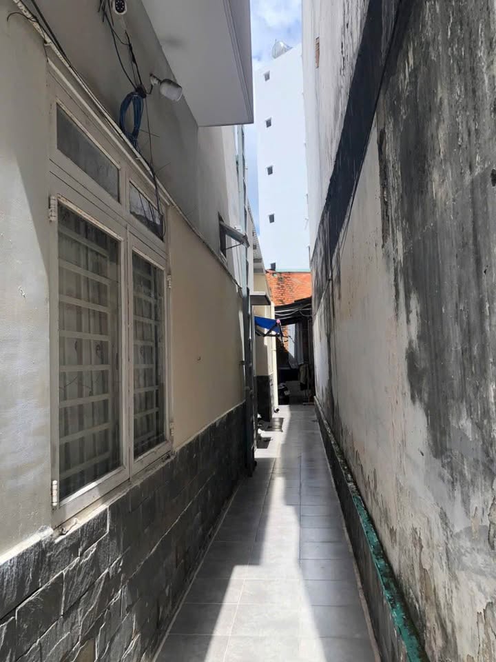 Nhà bán Gò Vấp 200m² giá 14.9 tỷ - Chính chủ, xe hơi vào tận nơi!