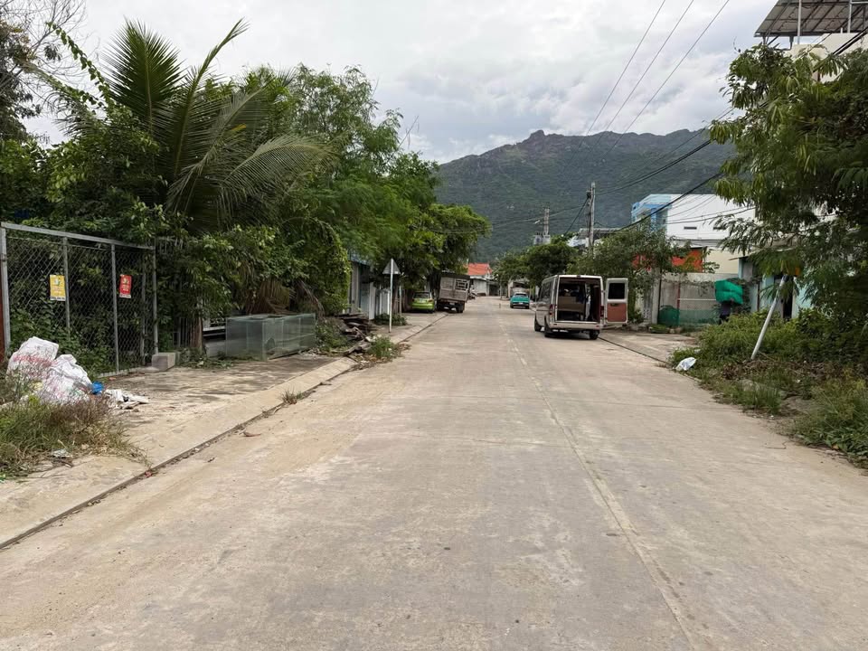 Đất Mặt Tiền Đường Trần Nam Trung, Phước Đồng, Nha Trang 225.5m² - Vị trí đắc địa, giá chỉ 3.6 tỷ!