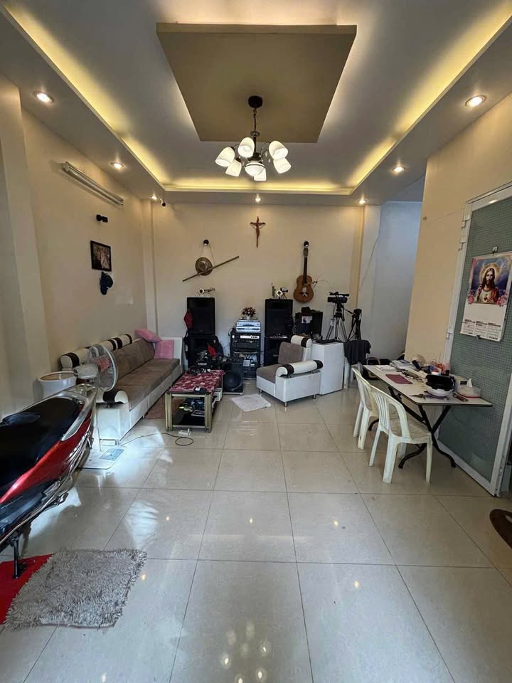 Nhà nguyên căn quận 7 97m² giá 20 triệu - Thuận tiện di chuyển các quận