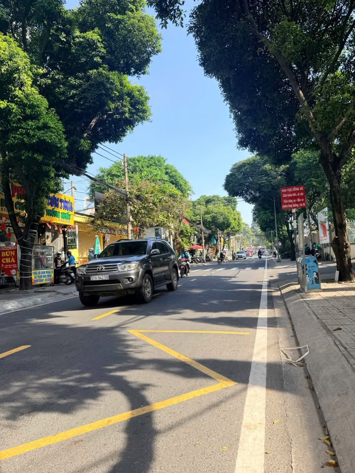 Nhà mặt tiền biệt thự vườn đường Công Lý, Thủ Đức 1580m² giá 130 tỷ - Đầu tư sinh lời ngay!