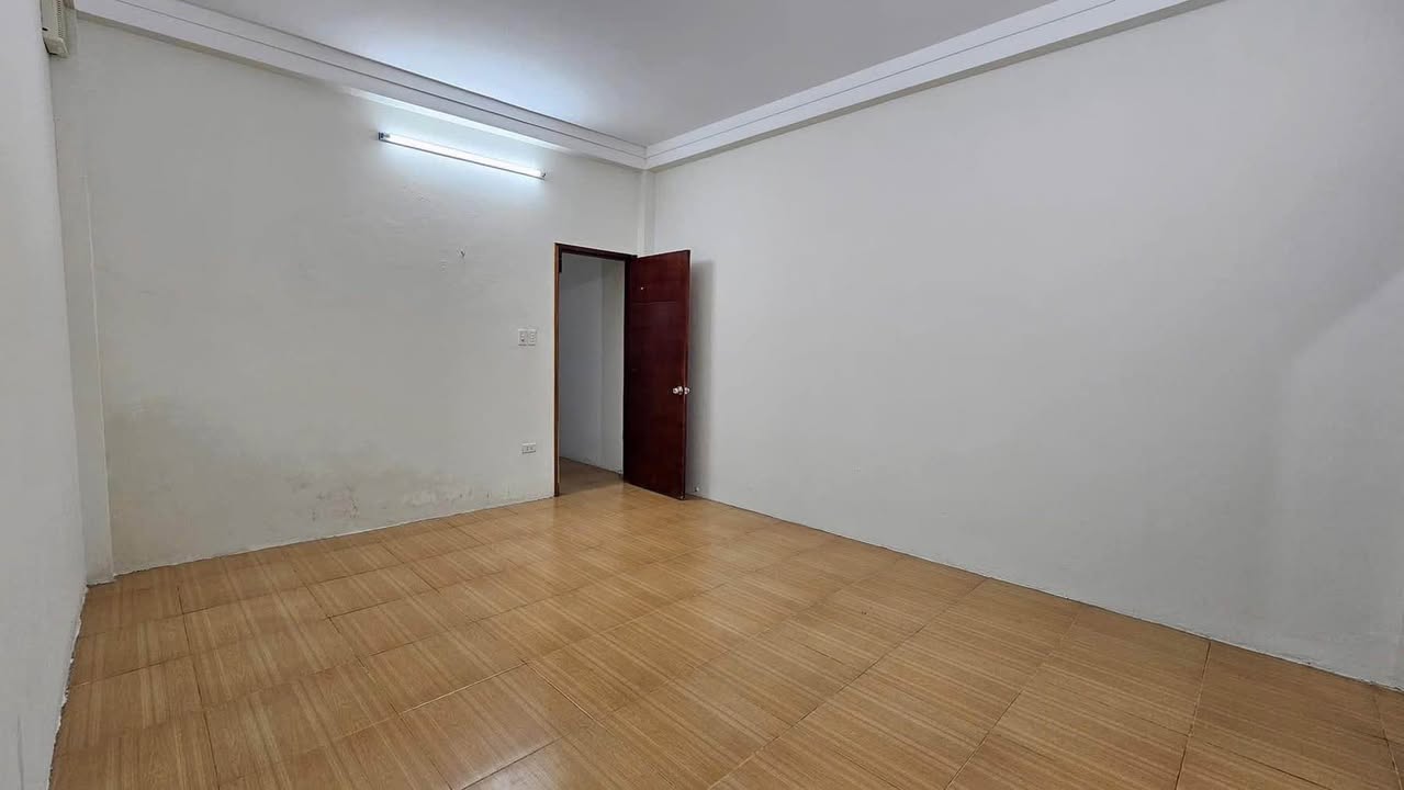 Phòng cho thuê tầng 2 tại Hai Bà Trưng 18m² - Không gian sống lý tưởng!