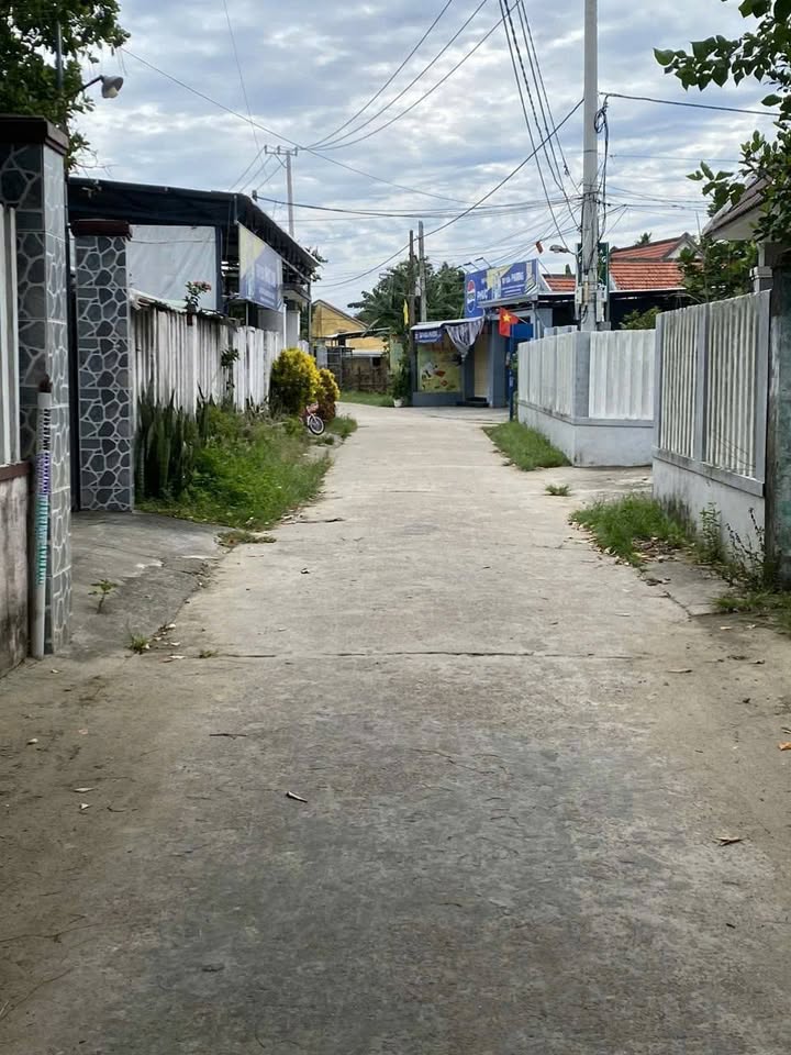 Bán nhà C4 Điện Thắng Bắc, Điện Bàn 244m² giá 2.25 tỷ - Vị trí đắc địa, dân cư đông đúc!