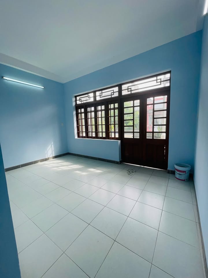 Nhà mặt tiền Nguyễn Chí Thanh, Phường Tuy Hoà 162.5m² giá 7.5 tỷ - Thiết kế hiện đại, không gian thoáng đãng!