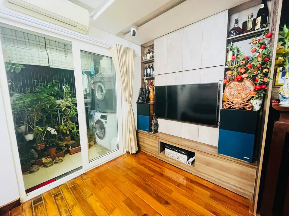 Chung cư Newtatco Ba Đình 66m² giá 6 tỷ - Sổ đỏ chính chủ, Full nội thất!