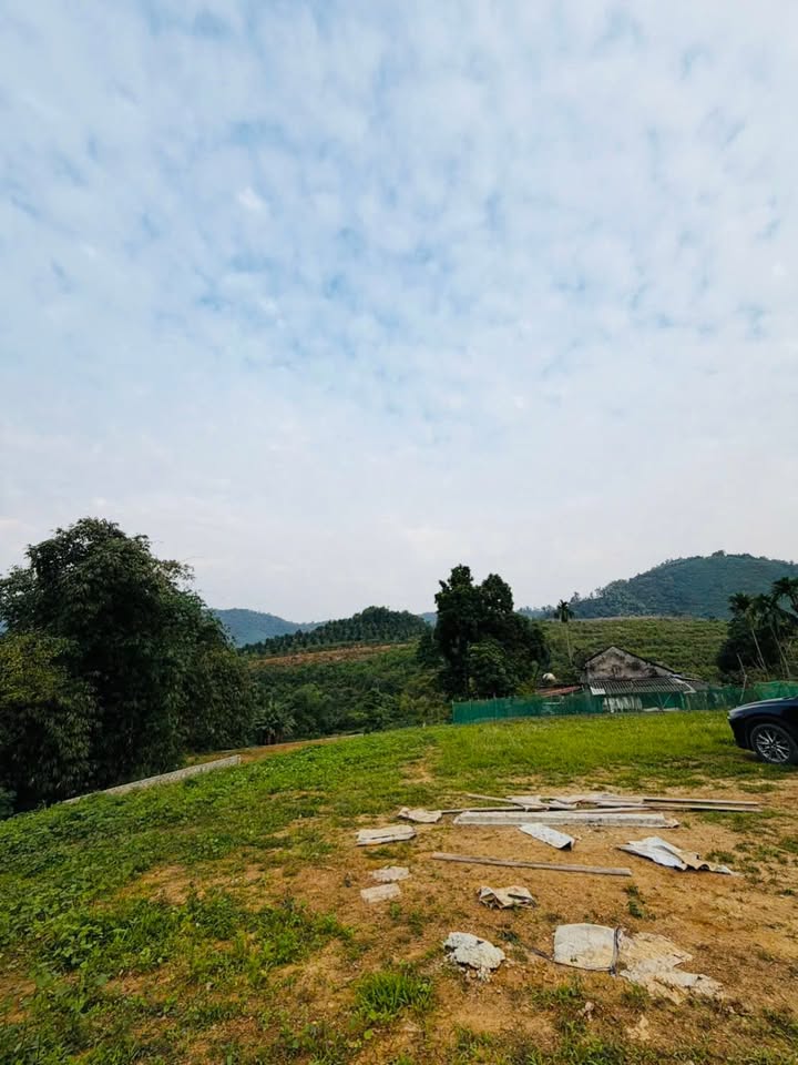 Đất nền 300m² tại thôn Hội, Yên Trung, giá 3 tỷ - View đồi núi xanh tươi mát!