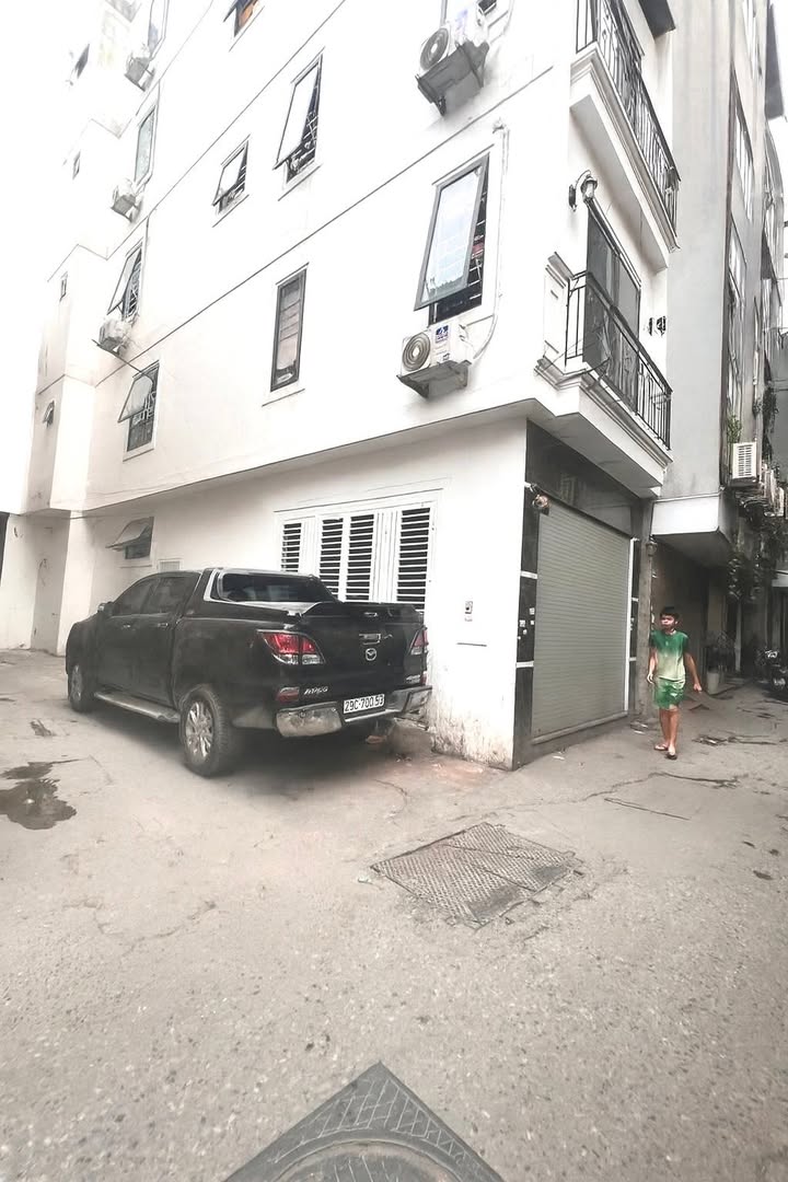 Nhà phố Minh Khai 33m² giá 7.68 tỷ - Ô tô đỗ cổng, sổ đỏ chính chủ!